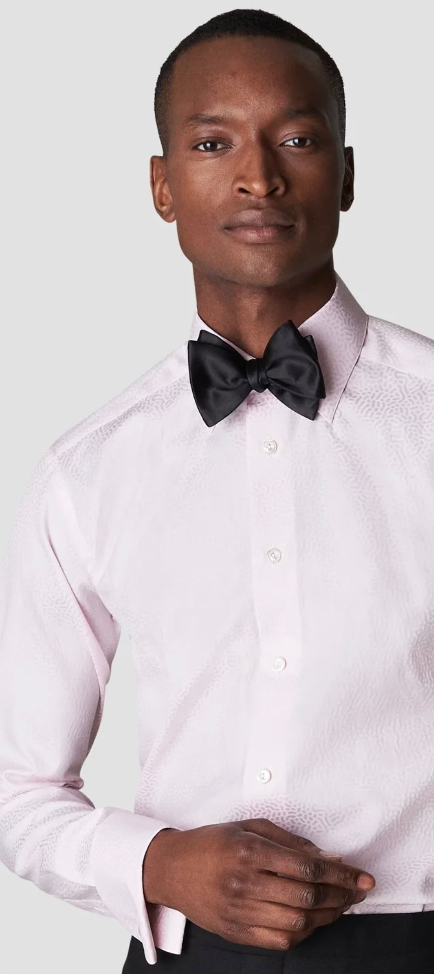 https://www.ausoni.swiss/products/chemise-de-smoking-jacquard-a-imprime-geometrique-slim-fit-rose-clair